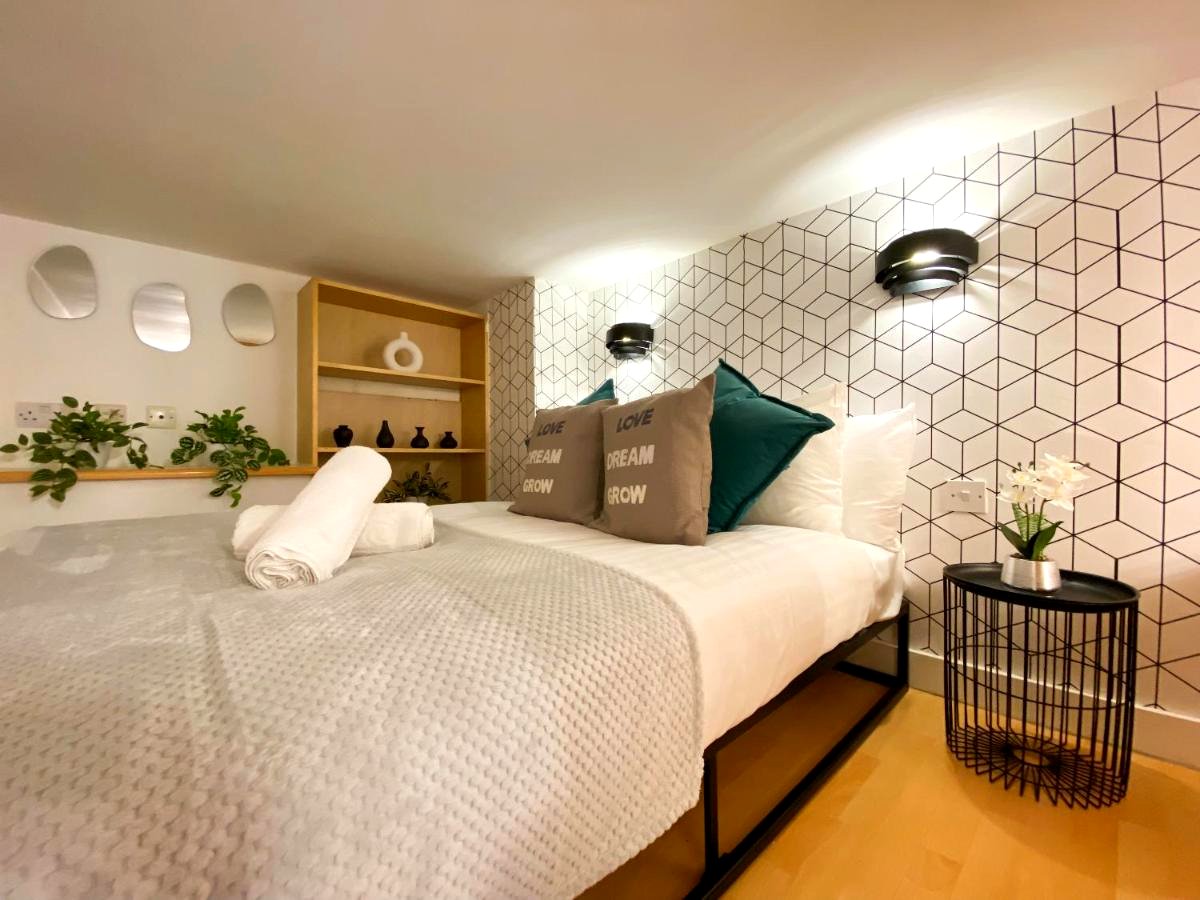 Studios at Leinster Gardens, Paddington W2